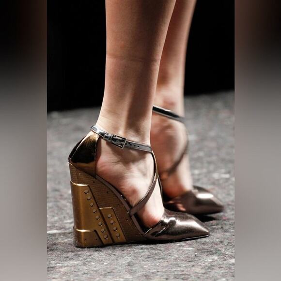 Prada Metallic Grey T Strap Metal Embossed Wedge Sandals Runway 2014 EU 37.5 - Picture 2 of 16